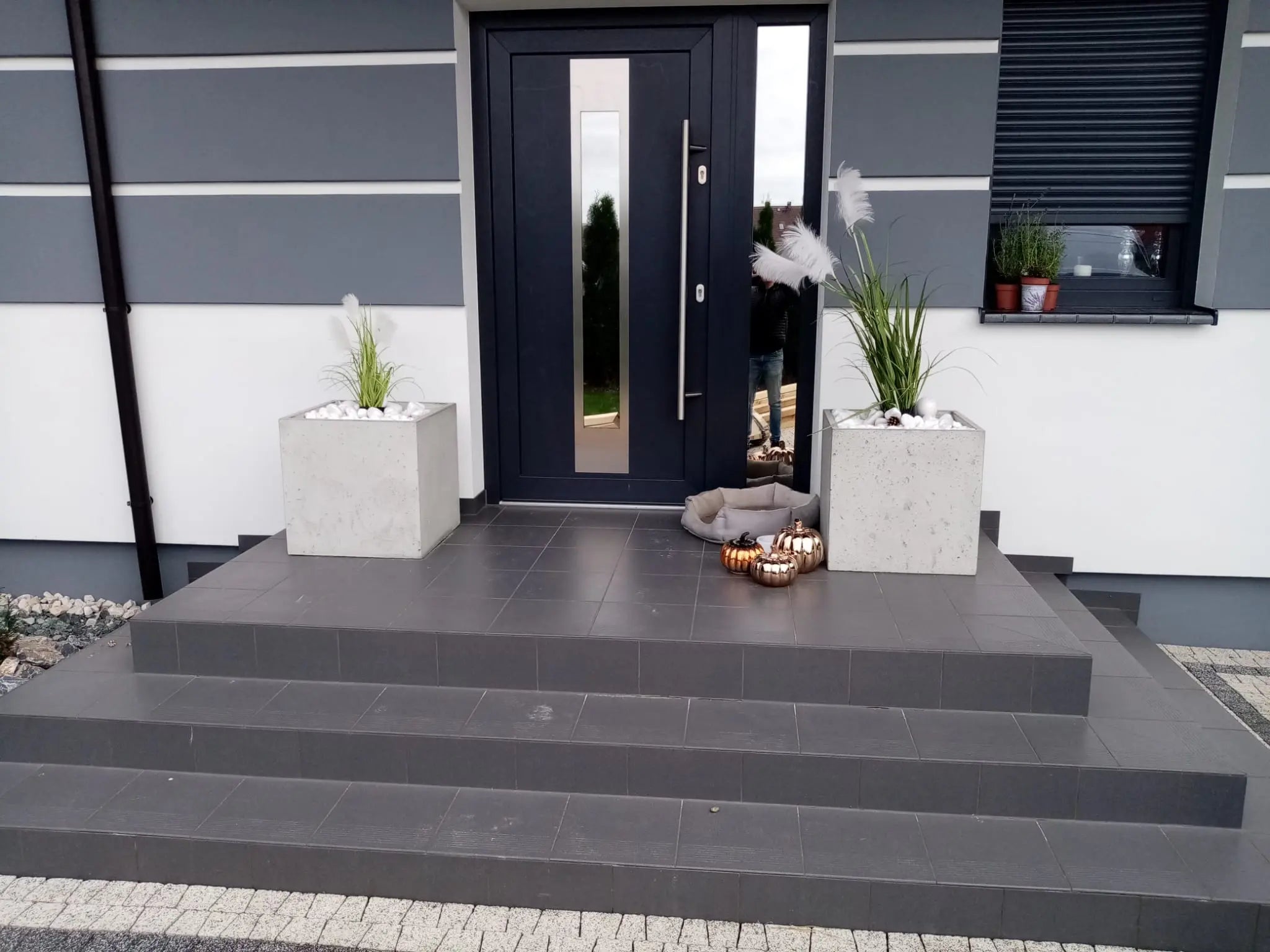 Outdoor Concrete Planters - Rectangle 50x120x50 cm next to front door of a house Decormania.eu